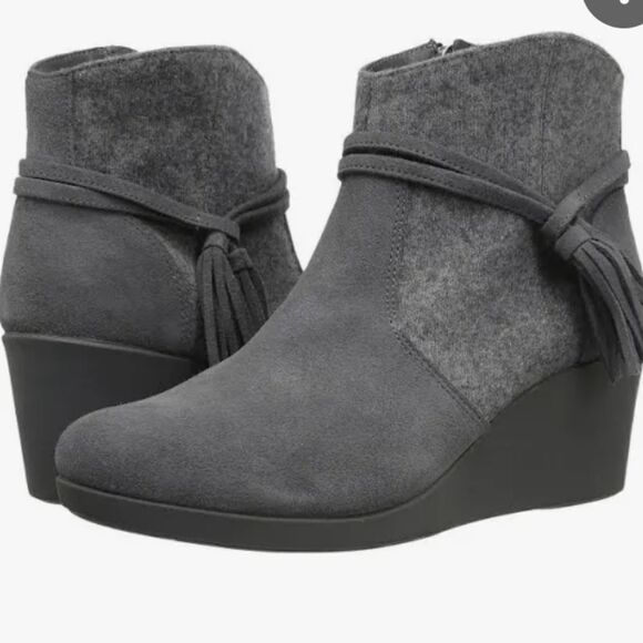 CROCS LEIGH SUEDE MIX WOMEN'S BOOTIE - Picture 14 of 14